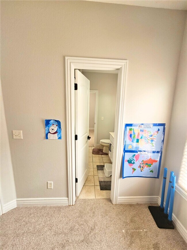 Building Photo - 3803 SW Kite Dr