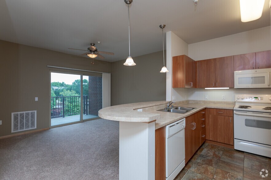 2BR, 2BA - 1,023SF - Kennedy Place