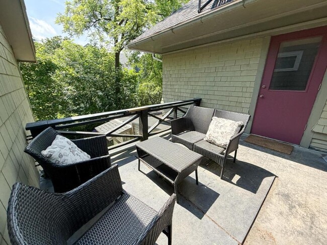 Building Photo - 207 Kelvin Pl