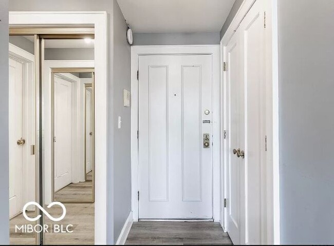 Building Photo - 230 E 9th St