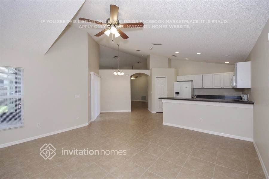 Building Photo - 2242 Pelinion St
