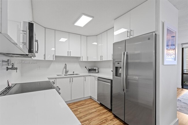 Building Photo - 13953 Kendale Lakes Cir