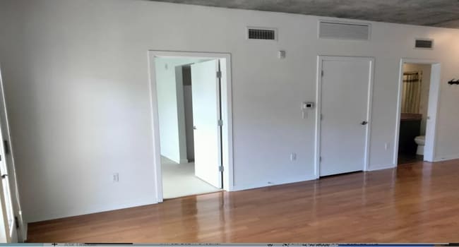Building Photo - Amazing one bedroom one bathroom Denver Condo