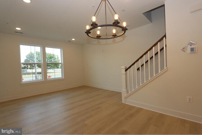 Building Photo - 117 E Cromwell St