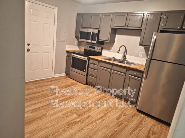 Building Photo - 118 N Poole St