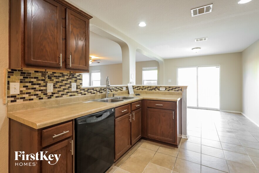 Building Photo - 1811 Buescher Path