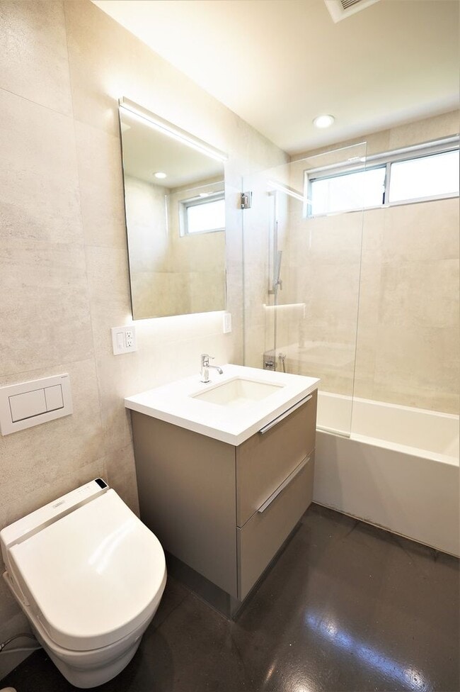 Building Photo - Stunning Mid-Century Modern 3 Bed/ 2 Bath ...