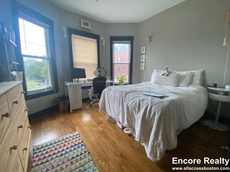 Building Photo - 46 Creighton St