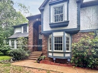 Building Photo - 3059 Southampton Dr