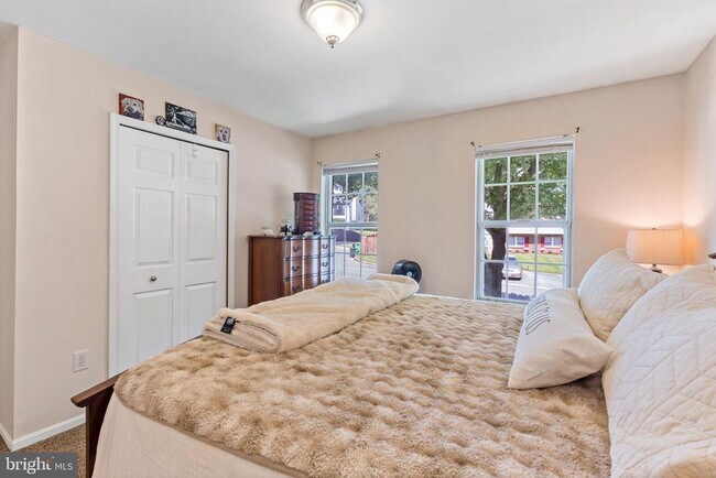 Building Photo - 8805 Rosanne Ct
