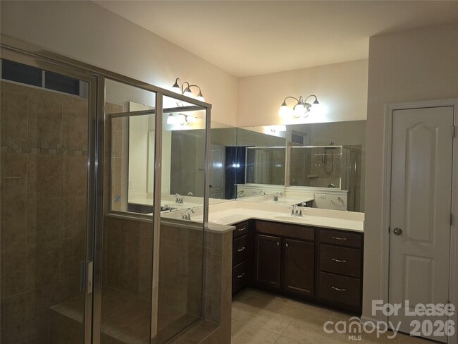 Building Photo - 5021 Kinross Ln