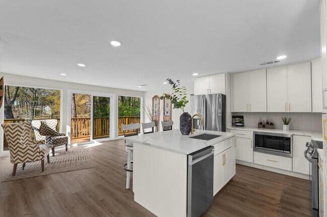 Building Photo - 2155 Hickory Trce