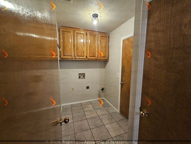 Building Photo - Now Leasing: Bright & Beautiful 3 Bed / 2 ...