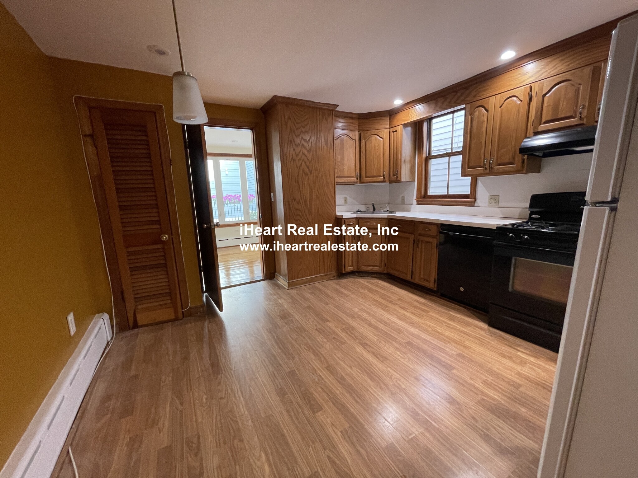 Building Photo - 338 K St