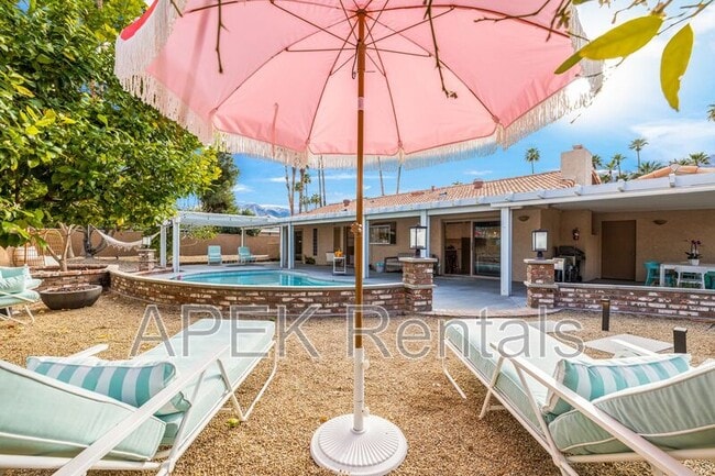 Building Photo - 1334 S San Joaquin Dr