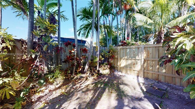 Building Photo - 2708 SW 33rd Ct