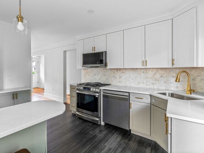 Building Photo - 16 Touro Ave