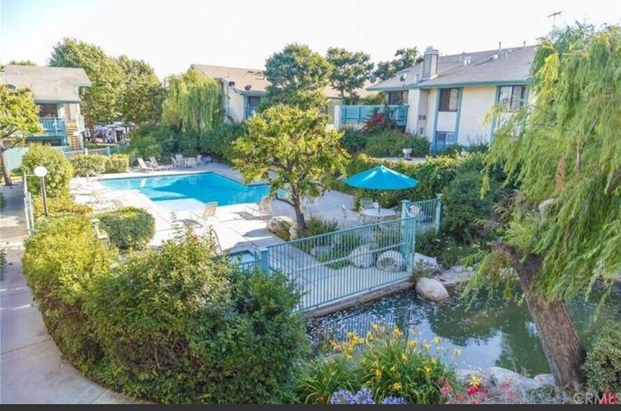 Swimming pool & Jacuzzi - 20531 S Vermont Ave