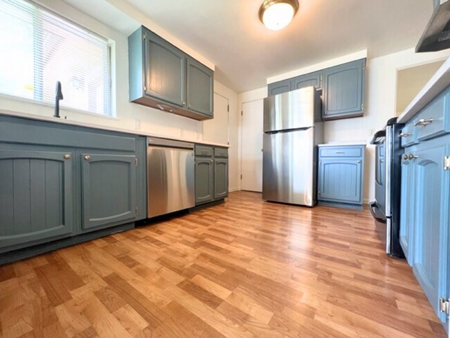 Building Photo - 3006 Bella~Great North End Home!