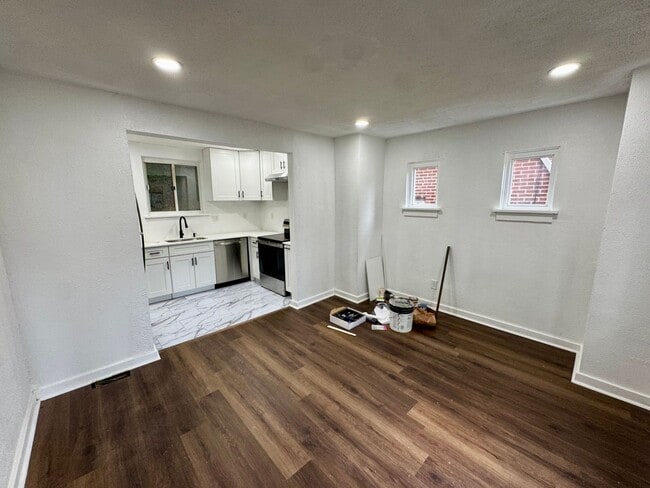 Building Photo - Adorable 2 Bed 1 Bath Home in Brookline W/dedicated office/library space!