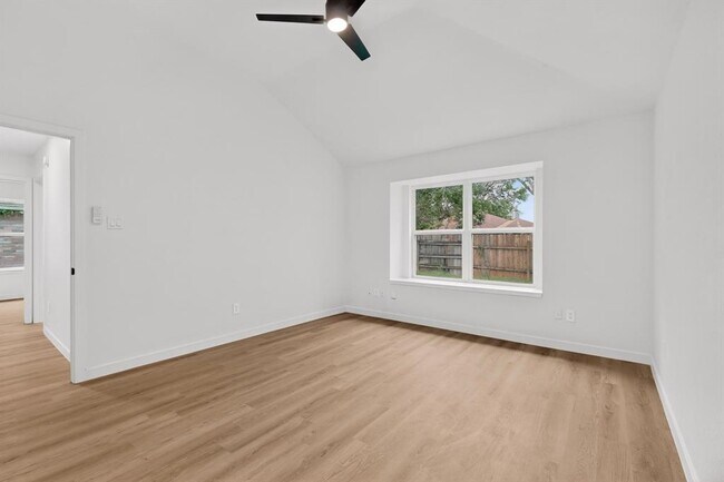 Building Photo - 14305 Vandever St