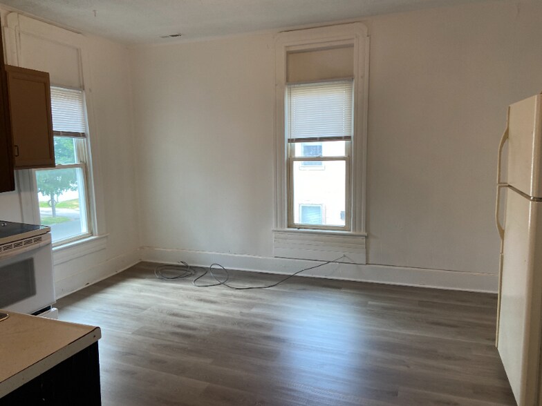 Building Photo - 223 S East St