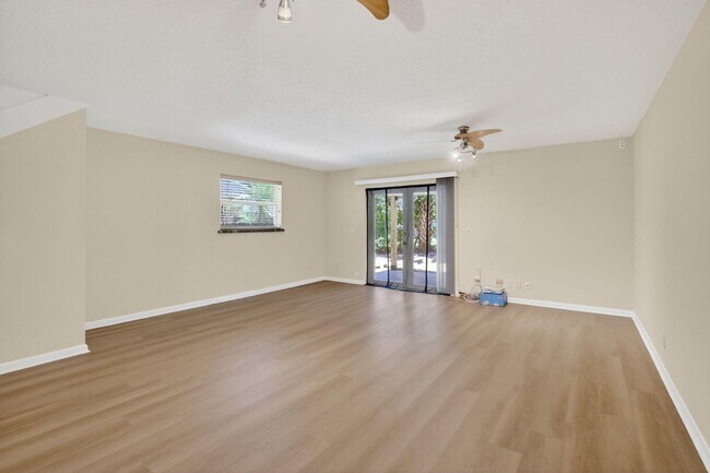 Building Photo - 2520 Van Buren St