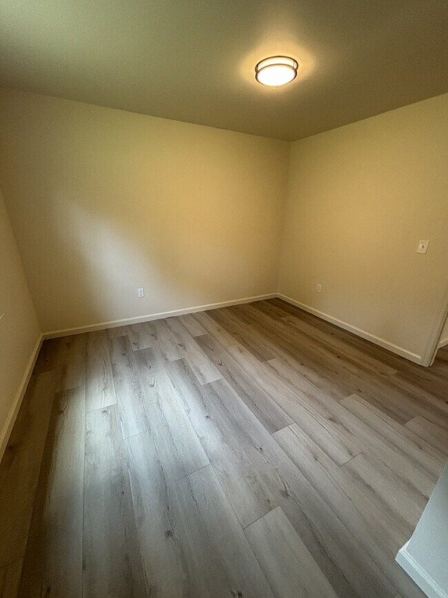 Building Photo - Newly renovated 2 Bedroom home!
