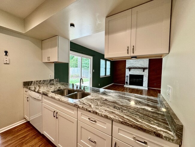 Building Photo - READY 05-15-25!! Ranch Home w/2-Car Garage...