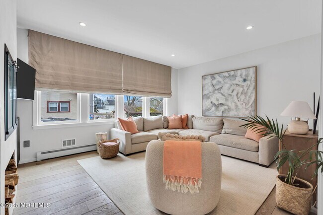 Building Photo - 213 9th Ave