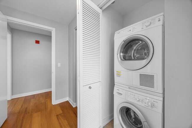 Building Photo - 60 E Monroe St