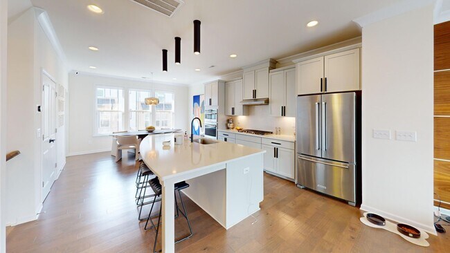 Building Photo - Beautiful Rooftop Terrace Townhome w/ gara...