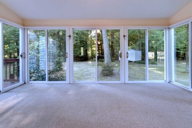 Building Photo - Beautiful Home on Quiet Cul-de-sac