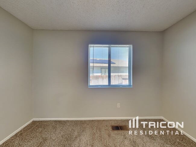 Building Photo - 7860 Big River Dr