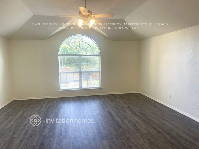 Building Photo - 8518 Sports Haven Dr