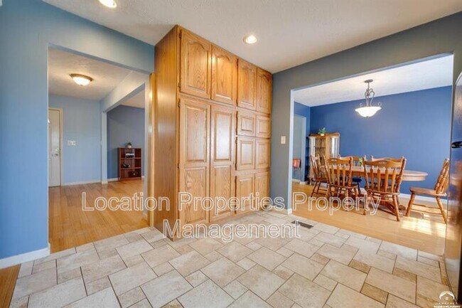 Building Photo - 3421 W 10th Pl
