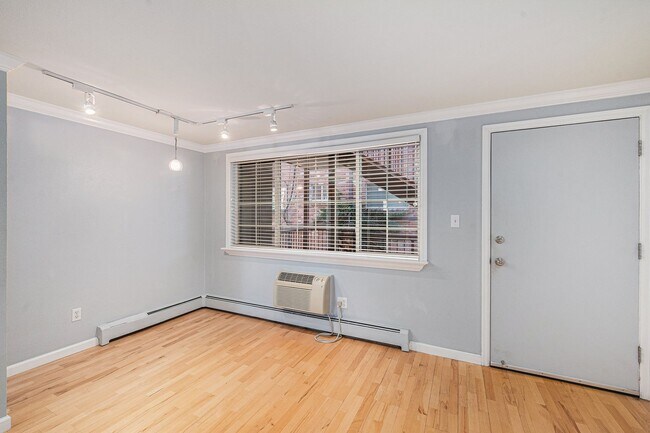 Building Photo - Spacious 1 Bed 1 Bath in the heart of Capi...