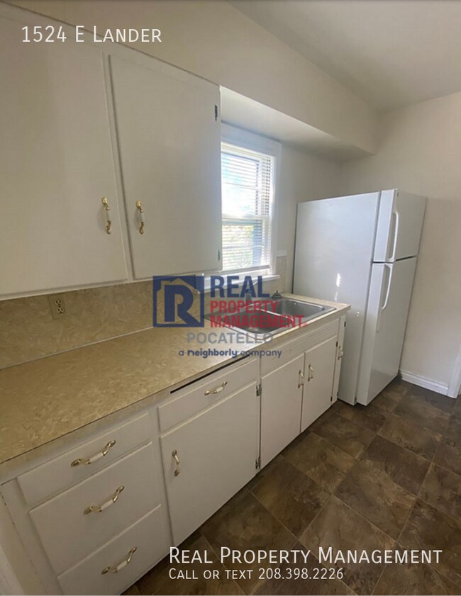 Building Photo - 3 bedroom 2 bath Home