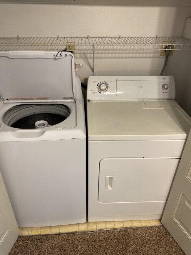 Building Photo - Spacious 2bd/2ba condo!