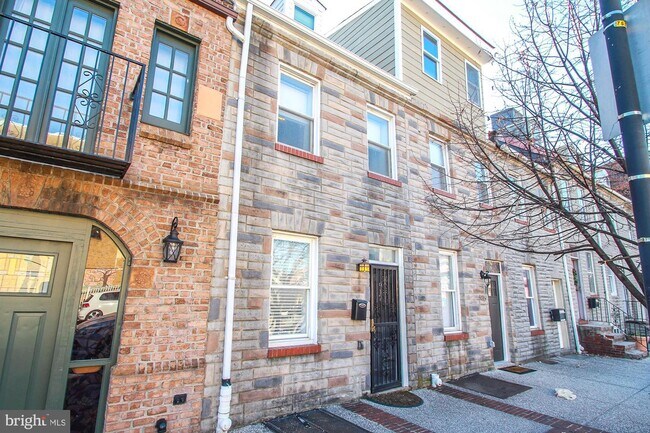 Building Photo - 917 Eastern Ave
