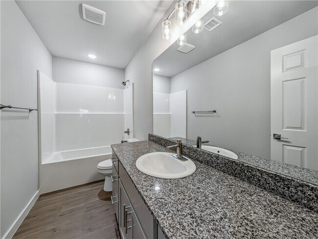 Building Photo - 6603 NW Altus St