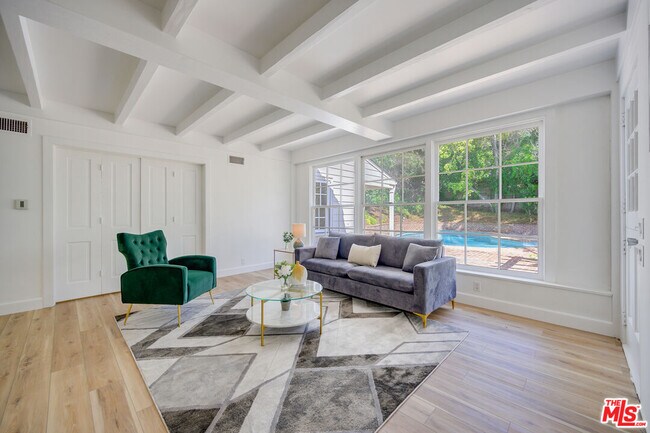 Building Photo - 926 N Alpine Dr