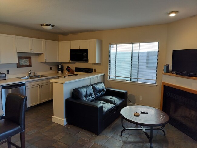 Building Photo - Immediate Move In special- Furnished/Pet friendly/ One bedroom Condo, short term lease of 30 days...