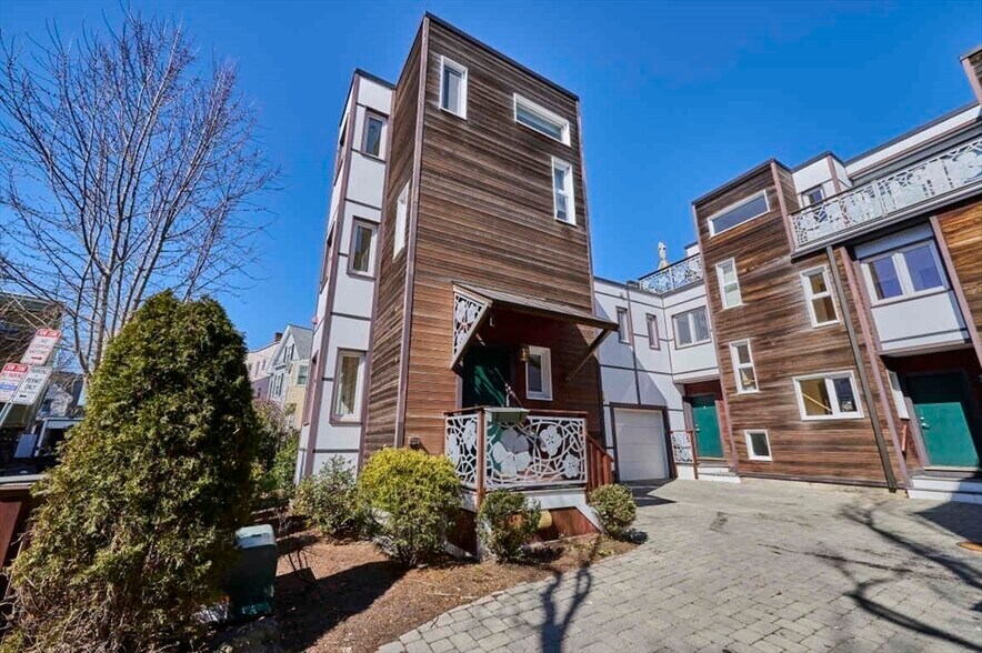 Building Photo - 19 Clary St
