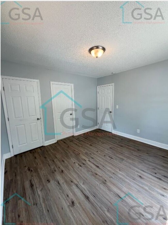 Building Photo - 2 Bedroom 2 Bath Available!
