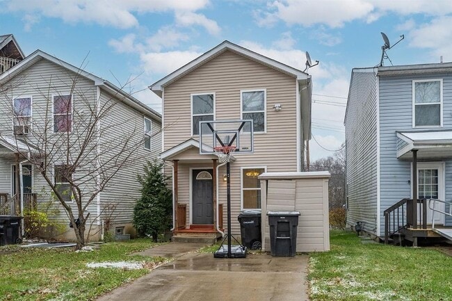 Building Photo - 2229 Symmes St