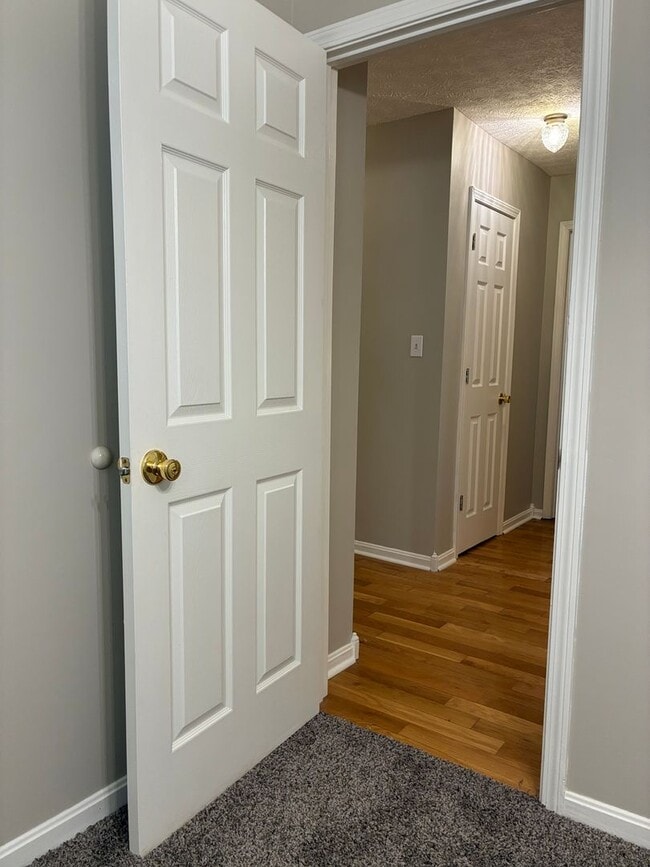 Building Photo - **NEW PRICE**   **New Paint**   **New Carpet**  Ready for YOU!!