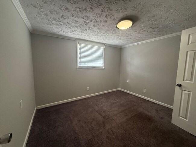 Building Photo - FOR RENT - 3 Bed 2 Bath House in South Nash - Pet Friendly