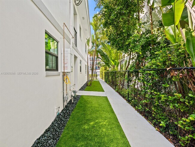 Building Photo - 1305 SE 1st St