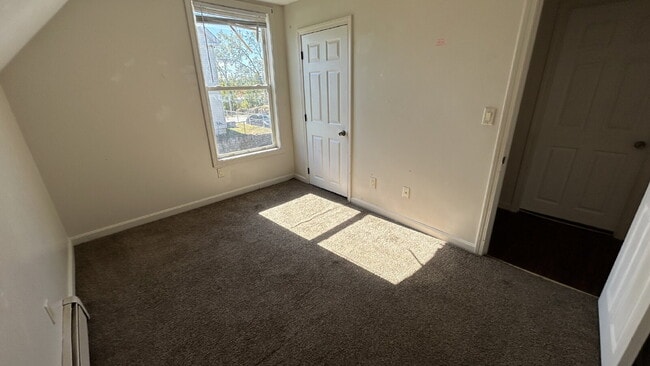 Building Photo - Spacious 4-Bedroom Apartment for Rent in Sanford, ME – Heat & Hot Water Included!